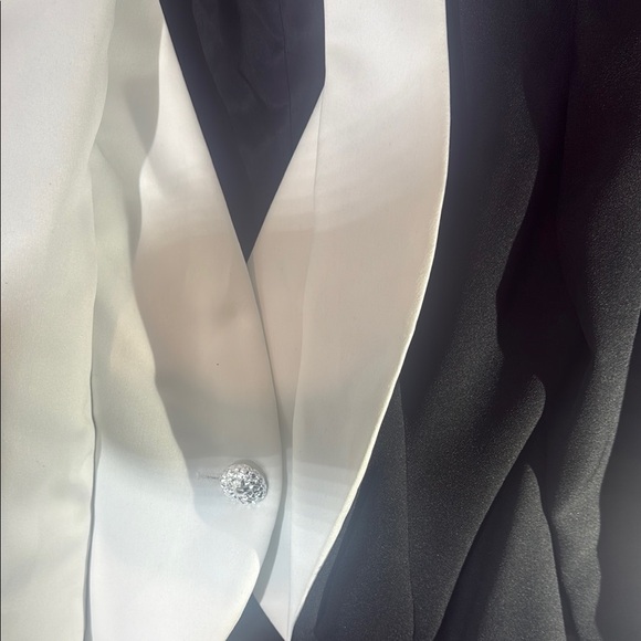 Alex Black and White Blazer - Picture 3 of 13